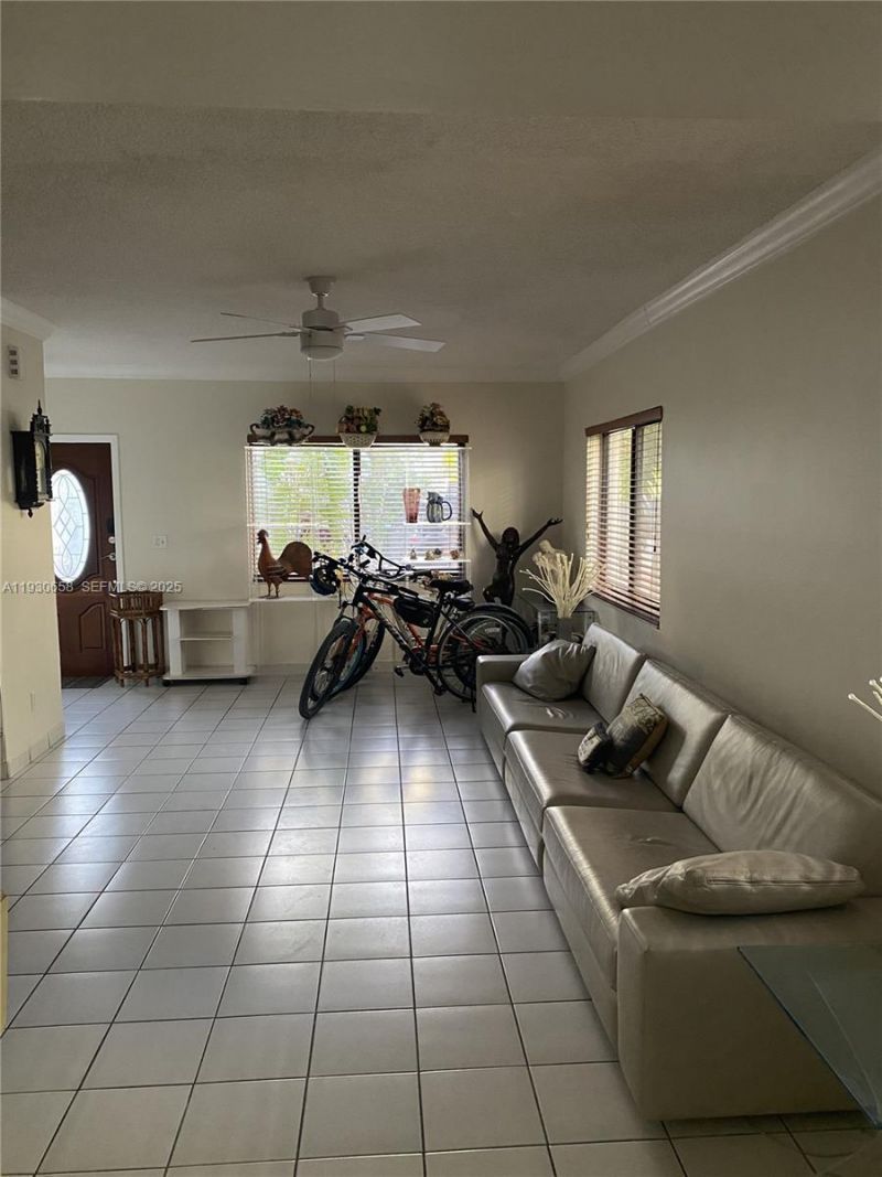 8950 Collins Ave, Unit 7, Surfside, FL 33154 Photo