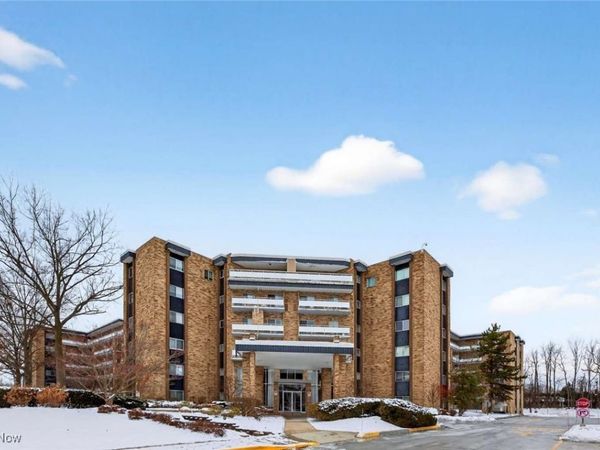 2112 Acacia Park Drive, Unit 619, Lyndhurst, OH 44124