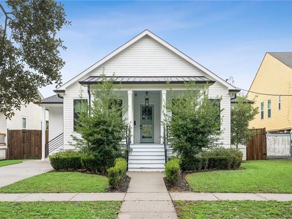 5618 CHATHAM Drive, New Orleans, LA 70122