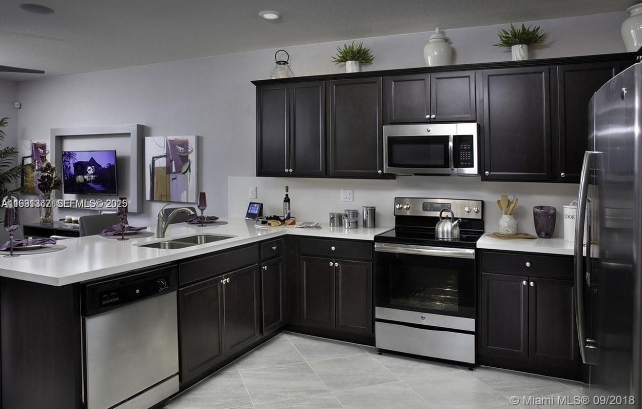 3541 W 104th Ter , Hialeah, FL 33018 Photo