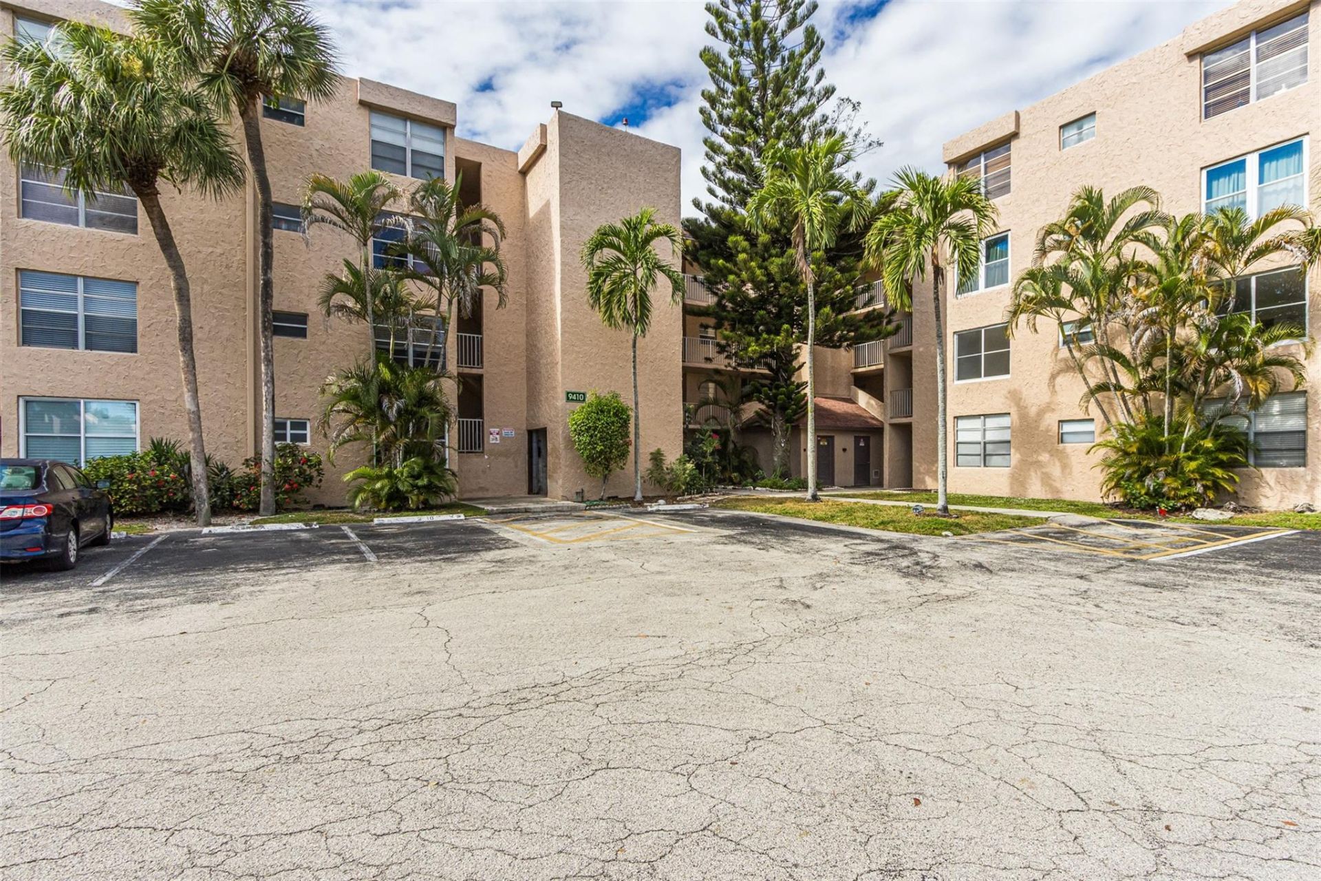 9410 Live Oak Place, Unit 203, Davie, FL 33324 Photo
