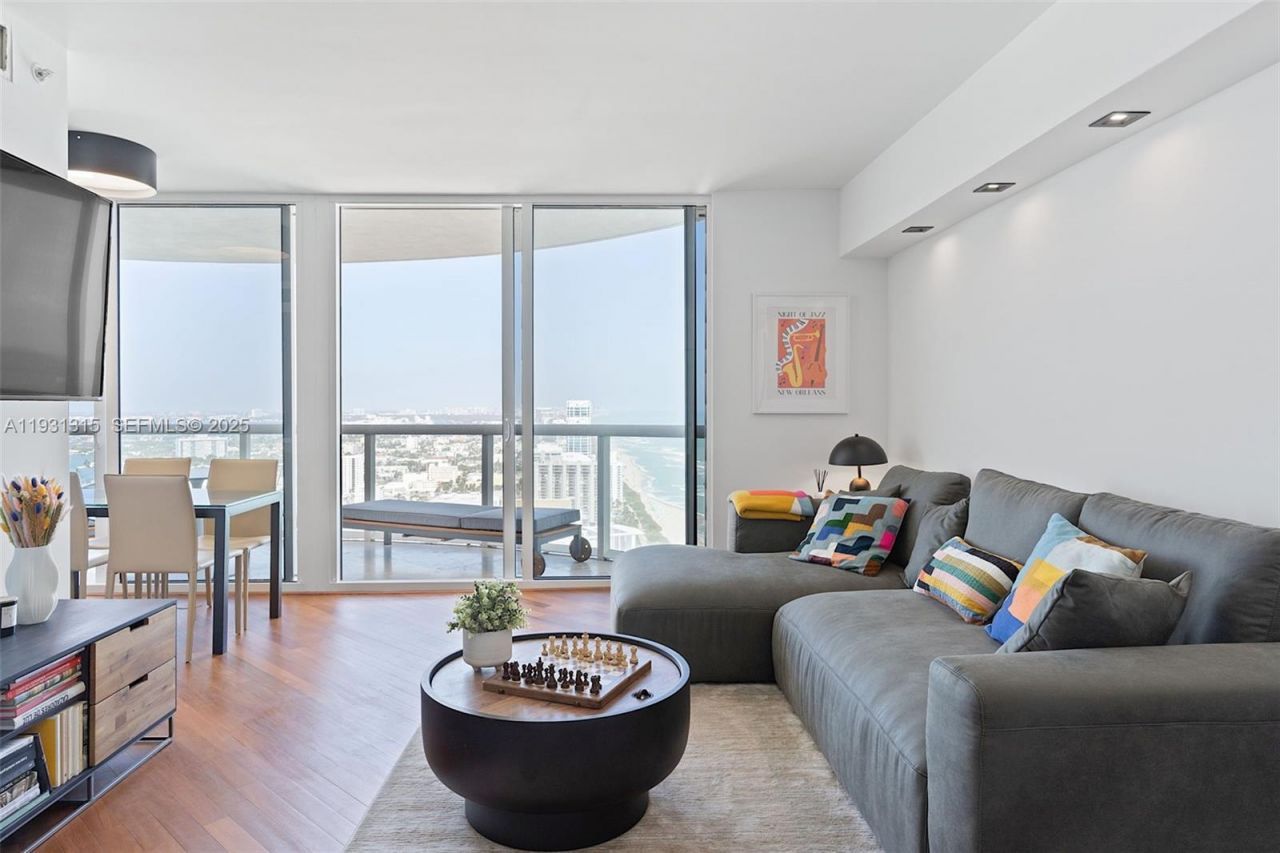 6365 Collins Ave, Unit 3911, Miami Beach, FL 33141 Photo