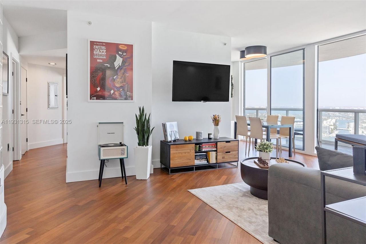 6365 Collins Ave, Unit 3911, Miami Beach, FL 33141 Photo