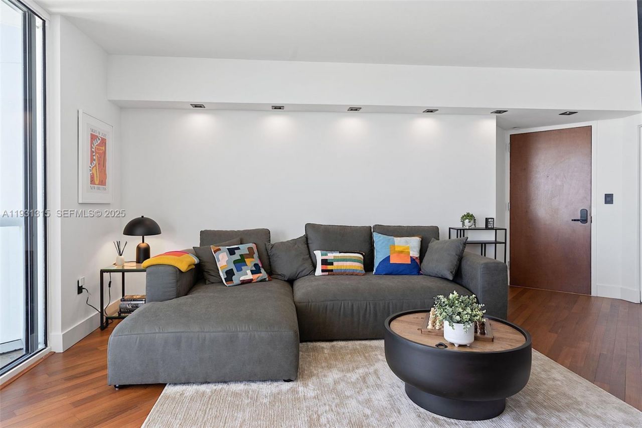 6365 Collins Ave, Unit 3911, Miami Beach, FL 33141 Photo