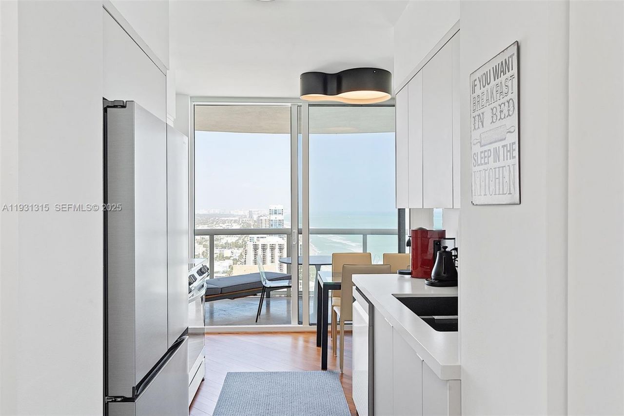 6365 Collins Ave, Unit 3911, Miami Beach, FL 33141 Photo
