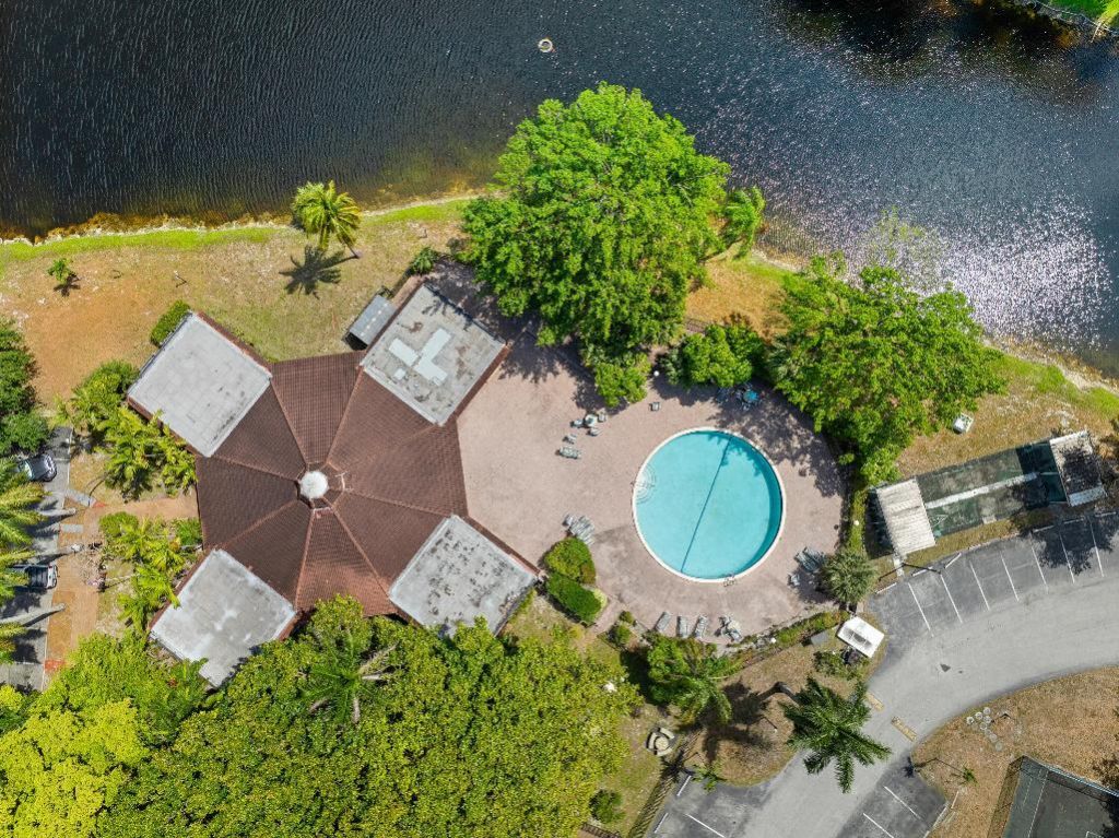 1101 NW 58th Terrace, Unit 111, Sunrise, FL 33313 Photo