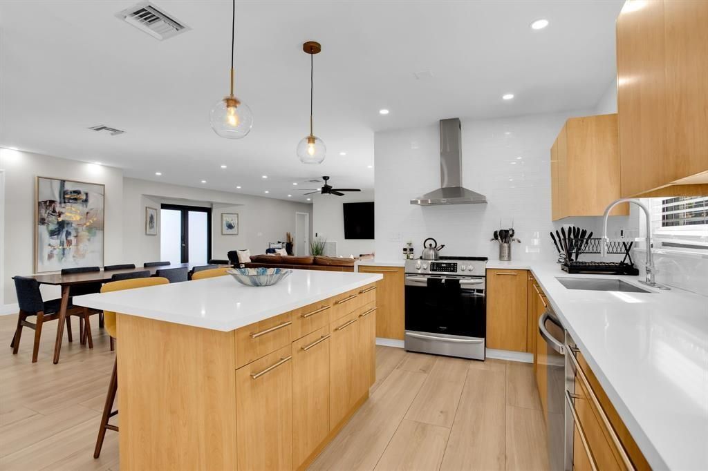 24 Castle Harbor Island, Fort Lauderdale, FL 33308 Photo