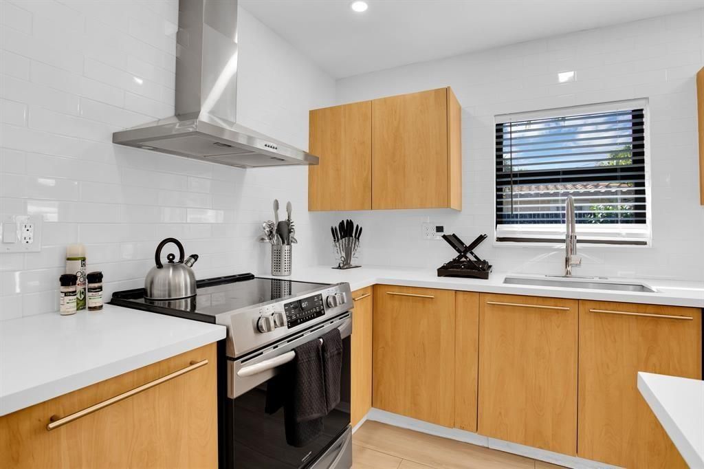 24 Castle Harbor Island, Fort Lauderdale, FL 33308 Photo