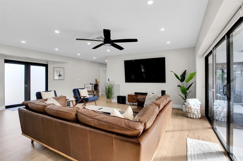 24 Castle Harbor Island, Fort Lauderdale, FL 33308 Photo