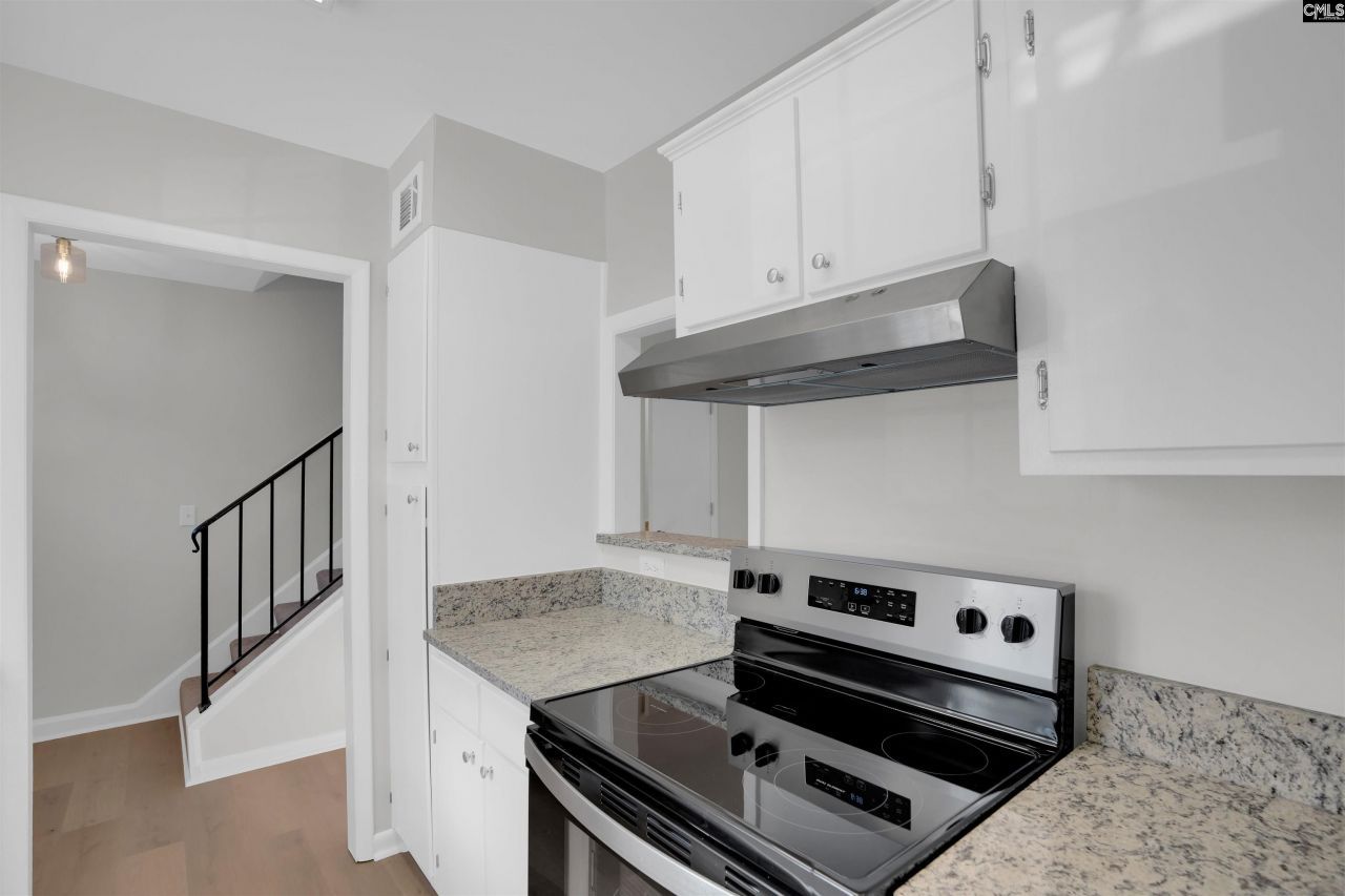 1913 Grays Inn Road Photo 17