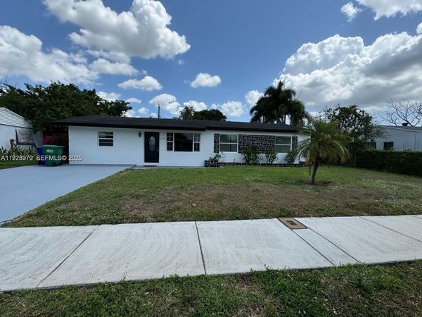 4529 SW 24th St, Fort Lauderdale, FL 33317