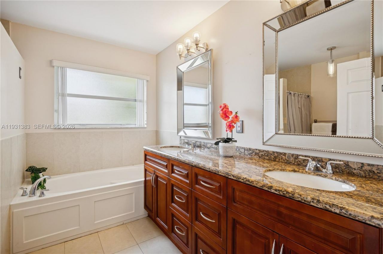 10871 NW 35th Pl, Sunrise, FL 33351 Photo