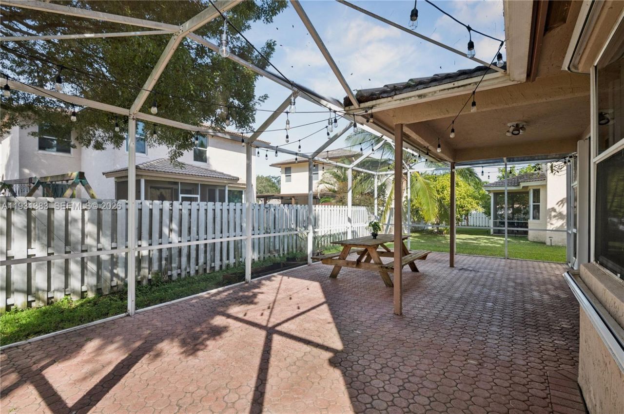 10871 NW 35th Pl, Sunrise, FL 33351 Photo