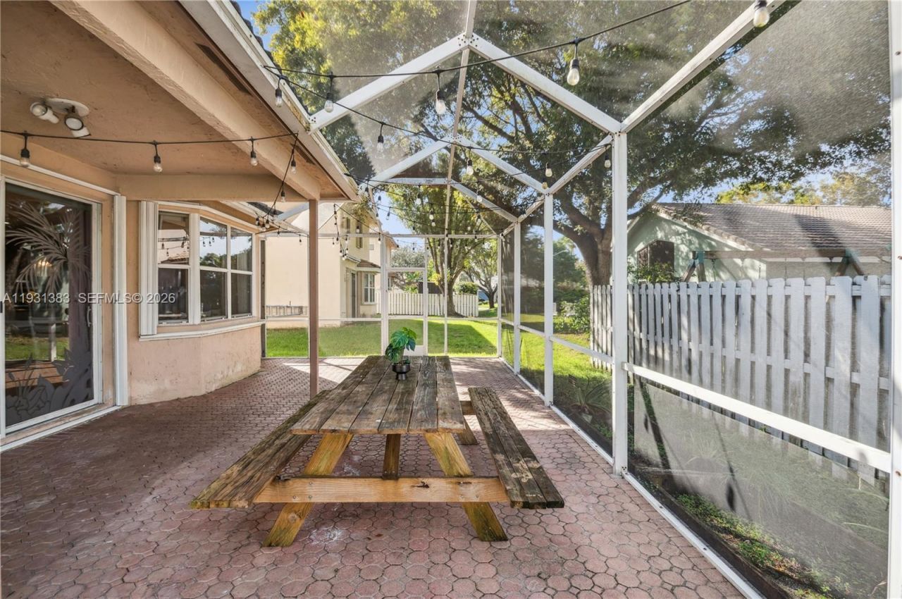 10871 NW 35th Pl, Sunrise, FL 33351 Photo