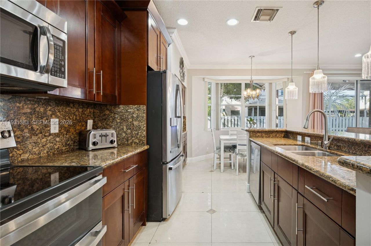 10871 NW 35th Pl, Sunrise, FL 33351 Photo