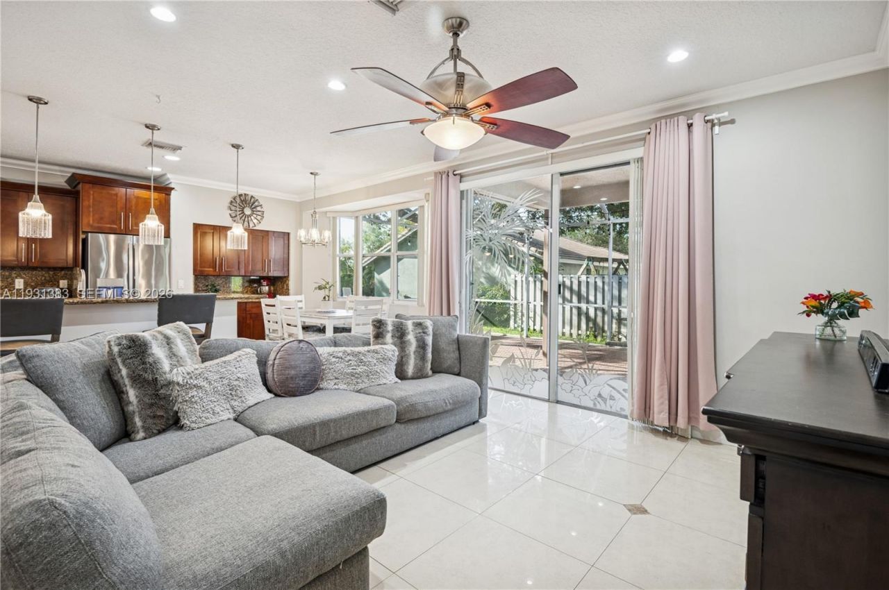 10871 NW 35th Pl, Sunrise, FL 33351 Photo