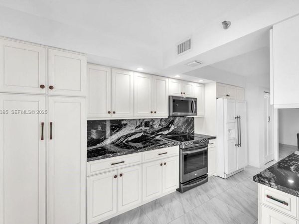 4000 Towerside Ter, Unit 1807, Miami, FL 33138