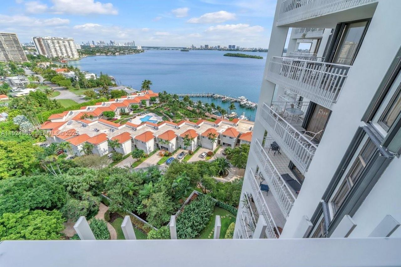 4000 Towerside Ter, Unit 1807, Miami, FL 33138 Photo