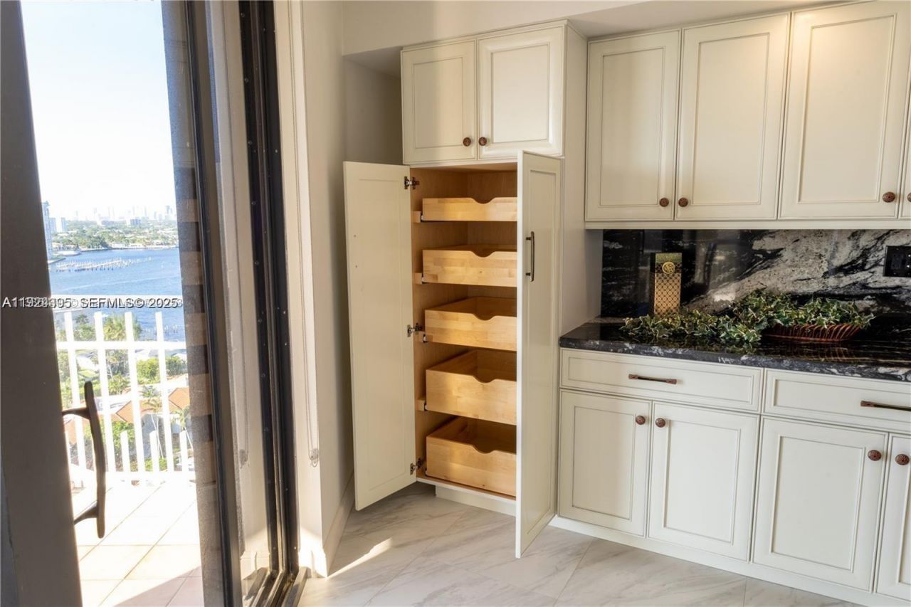 4000 Towerside Ter, Unit 1807, Miami, FL 33138 Photo