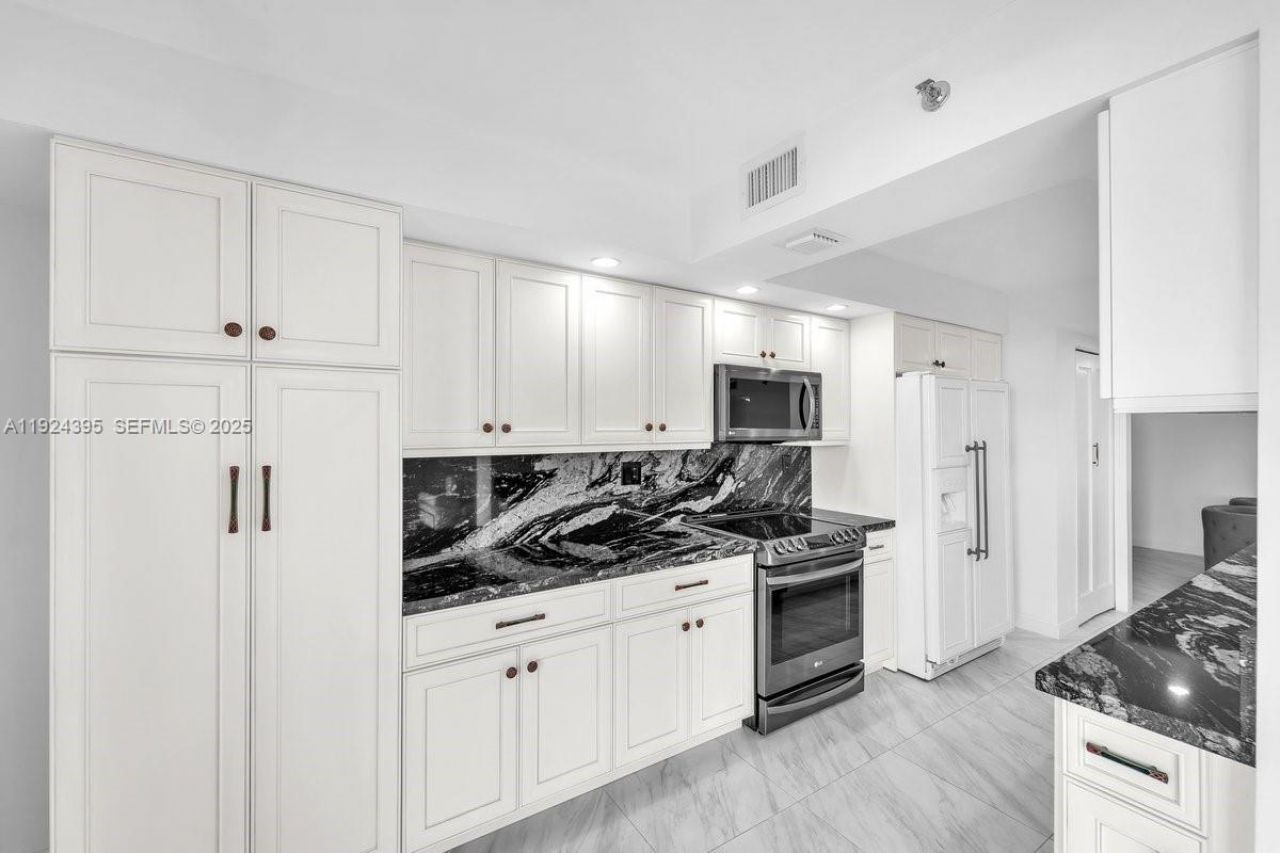 4000 Towerside Ter, Unit 1807, Miami, FL 33138 Photo