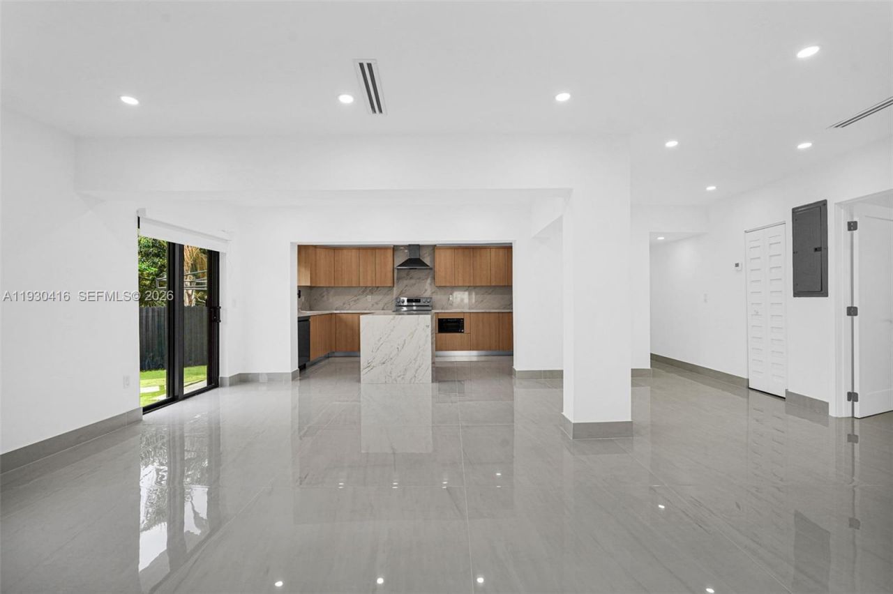 998 SW 11th St, Miami, FL 33129 Photo