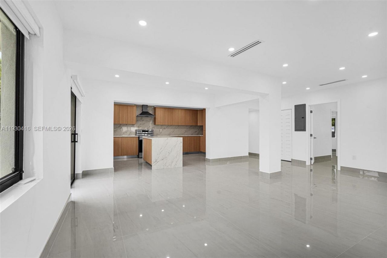 998 SW 11th St, Miami, FL 33129 Photo