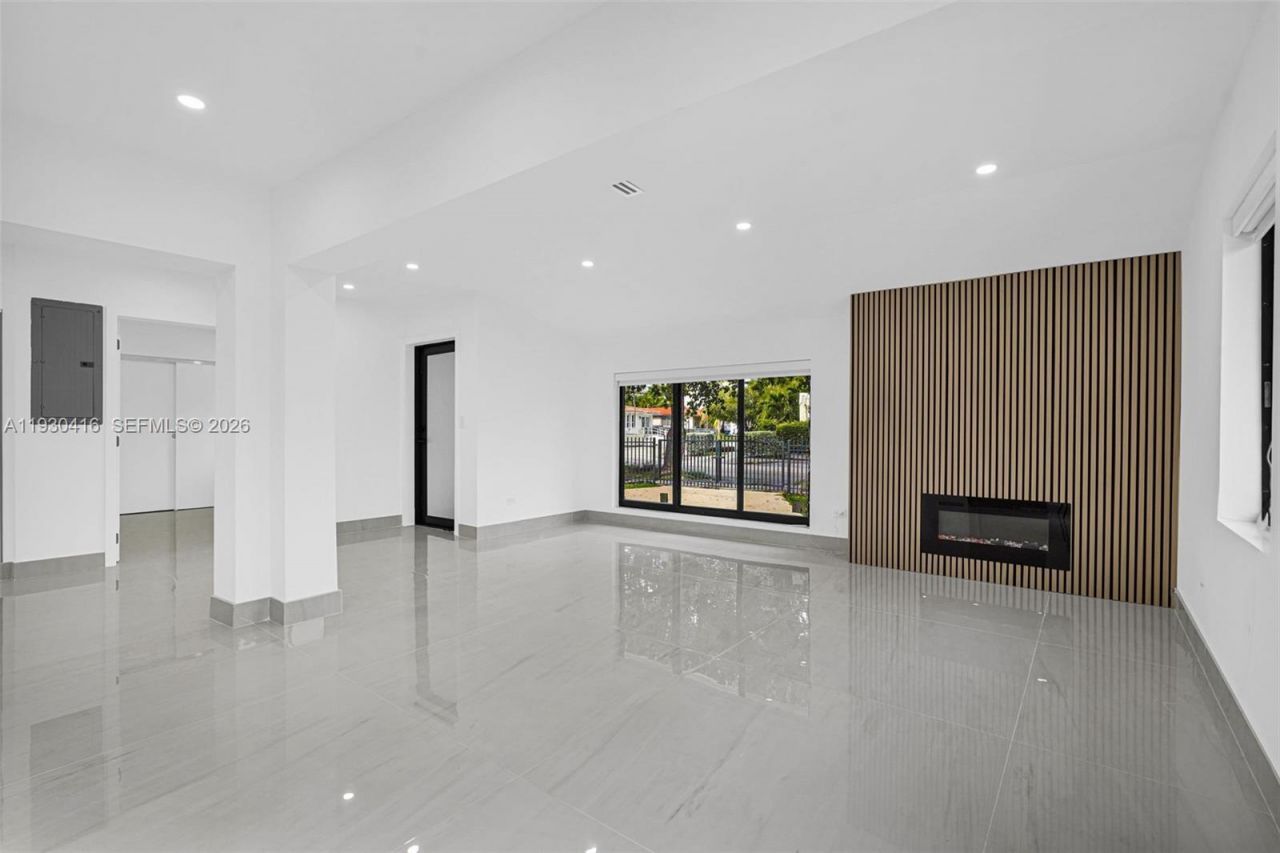 998 SW 11th St, Miami, FL 33129 Photo