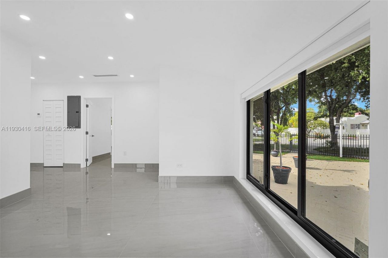 998 SW 11th St, Miami, FL 33129 Photo