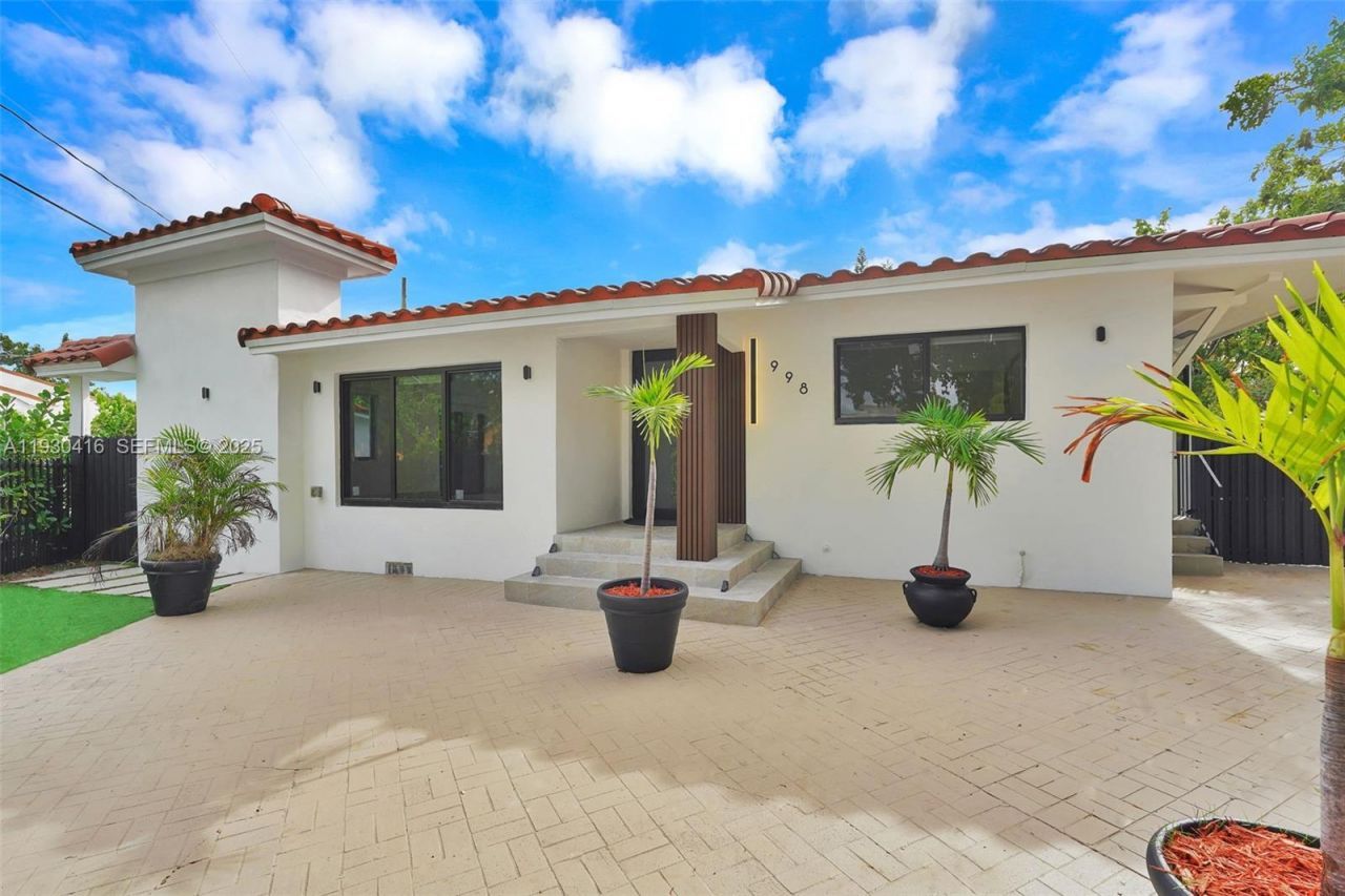 998 SW 11th St, Miami, FL 33129 Photo
