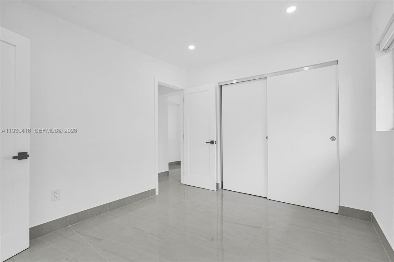 998 SW 11th St, Miami, FL 33129 Photo