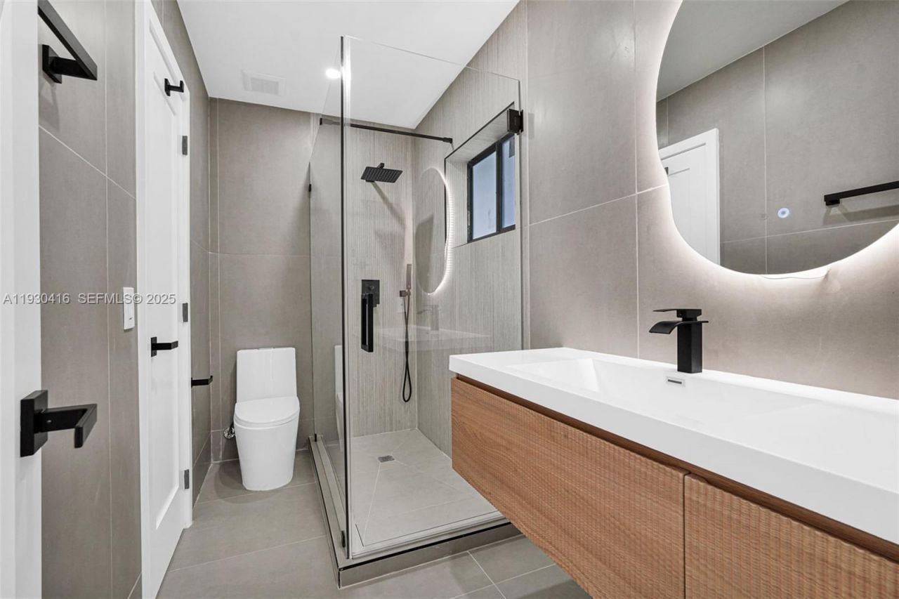 998 SW 11th St, Miami, FL 33129 Photo