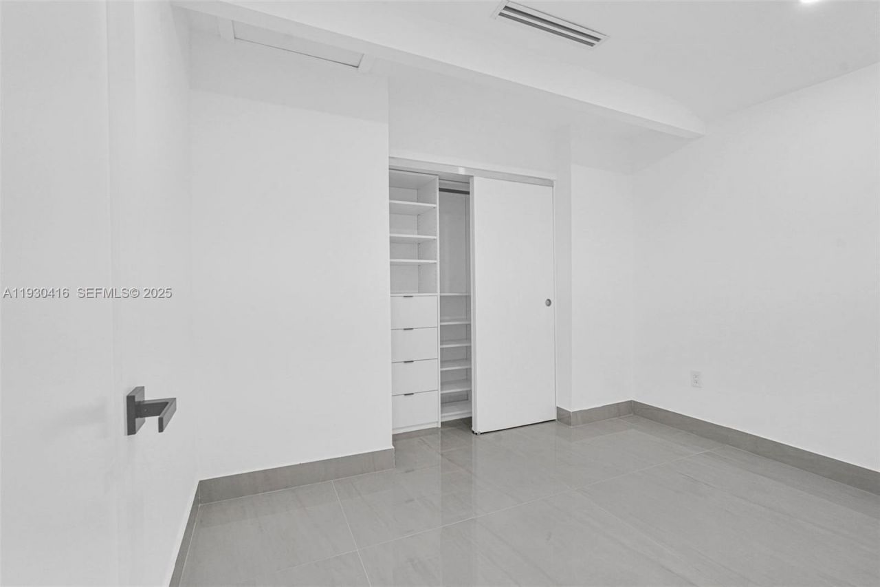 998 SW 11th St, Miami, FL 33129 Photo