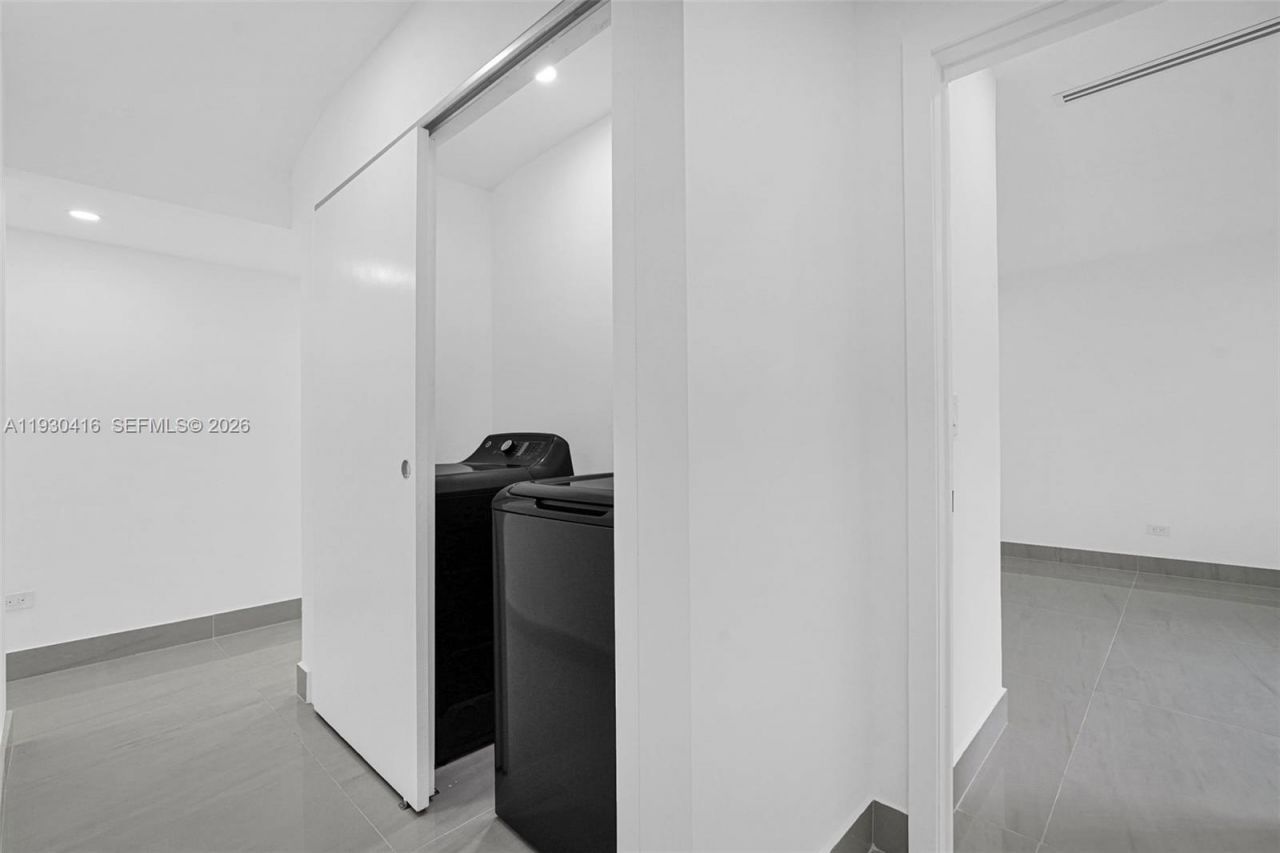 998 SW 11th St, Miami, FL 33129 Photo