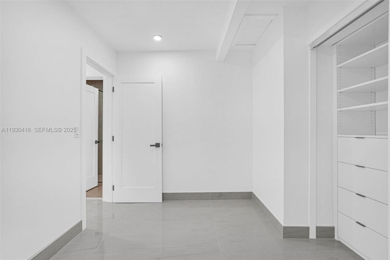 998 SW 11th St, Miami, FL 33129 Photo