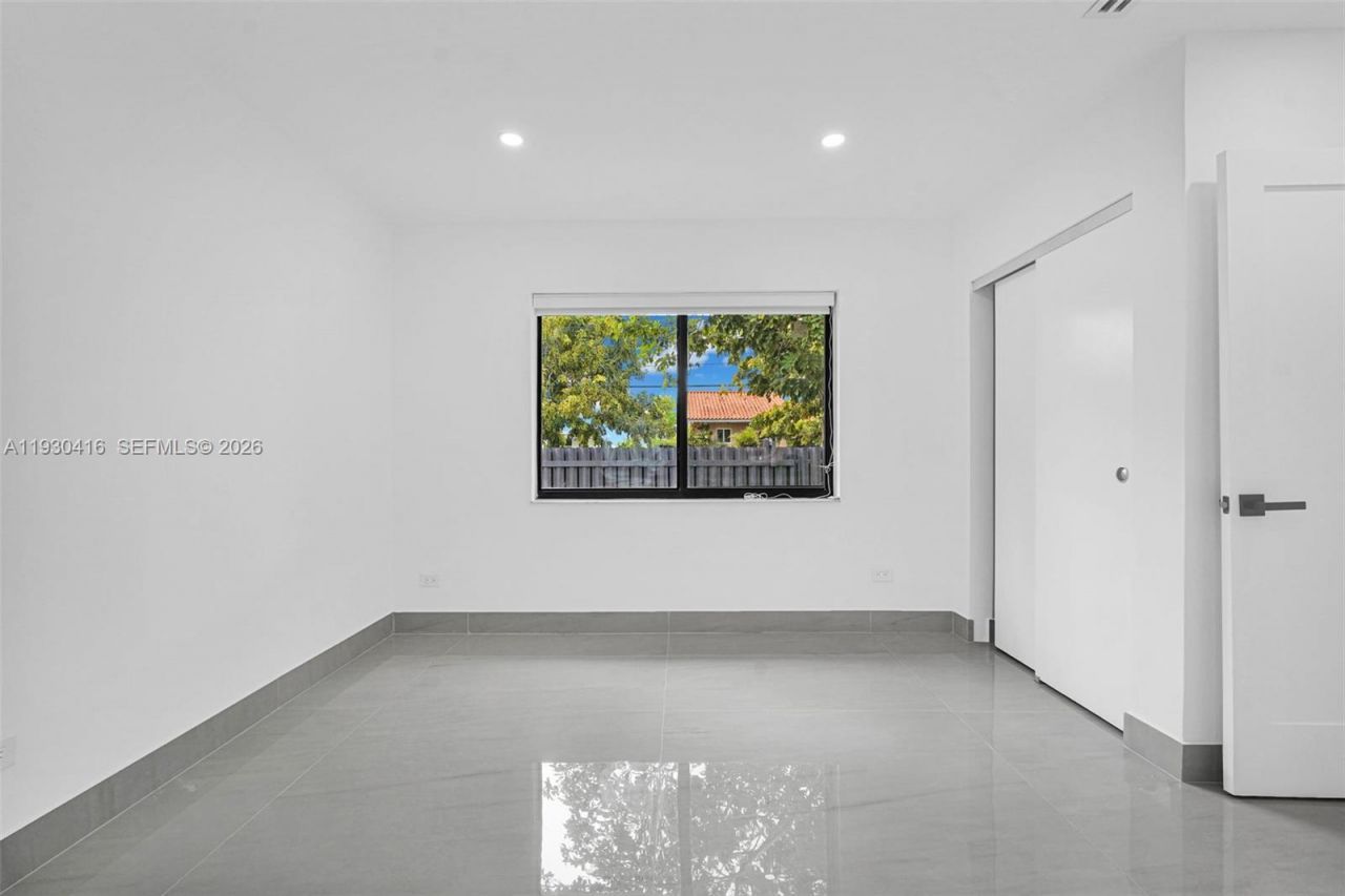 998 SW 11th St, Miami, FL 33129 Photo