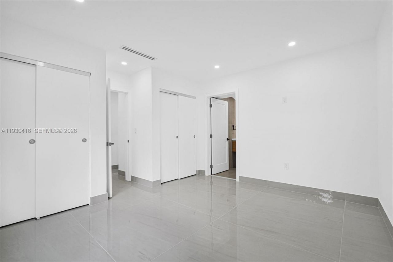 998 SW 11th St, Miami, FL 33129 Photo