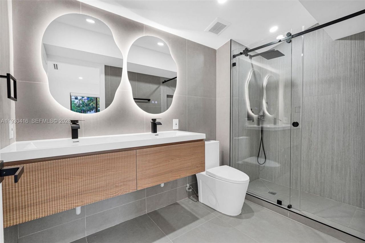 998 SW 11th St, Miami, FL 33129 Photo