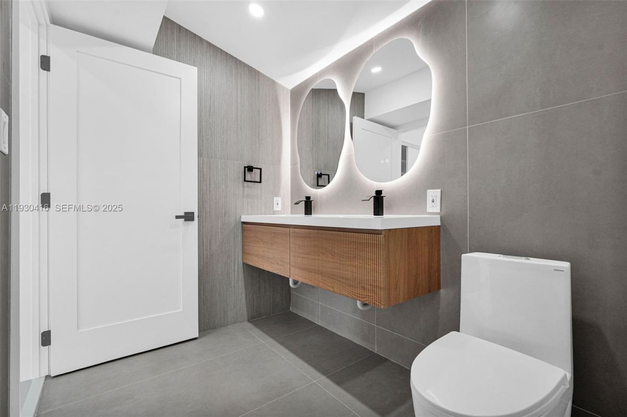 998 SW 11th St, Miami, FL 33129 Photo