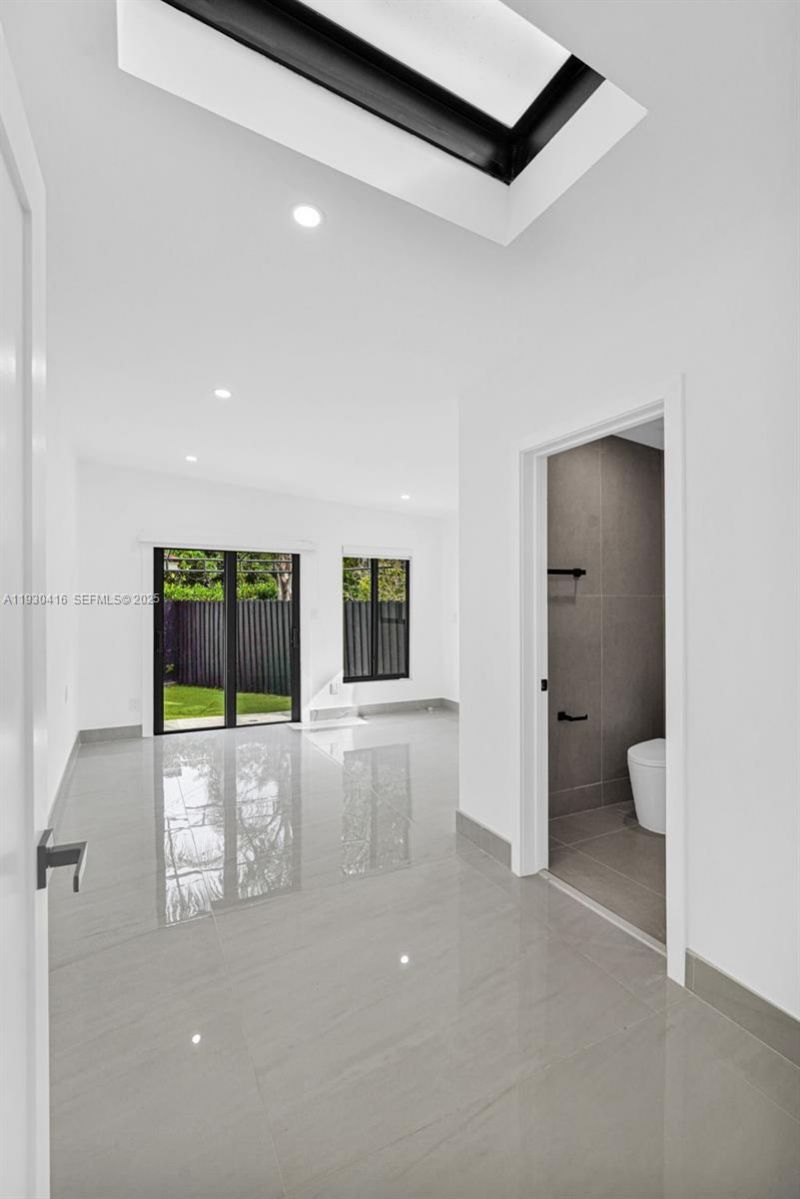 998 SW 11th St, Miami, FL 33129 Photo