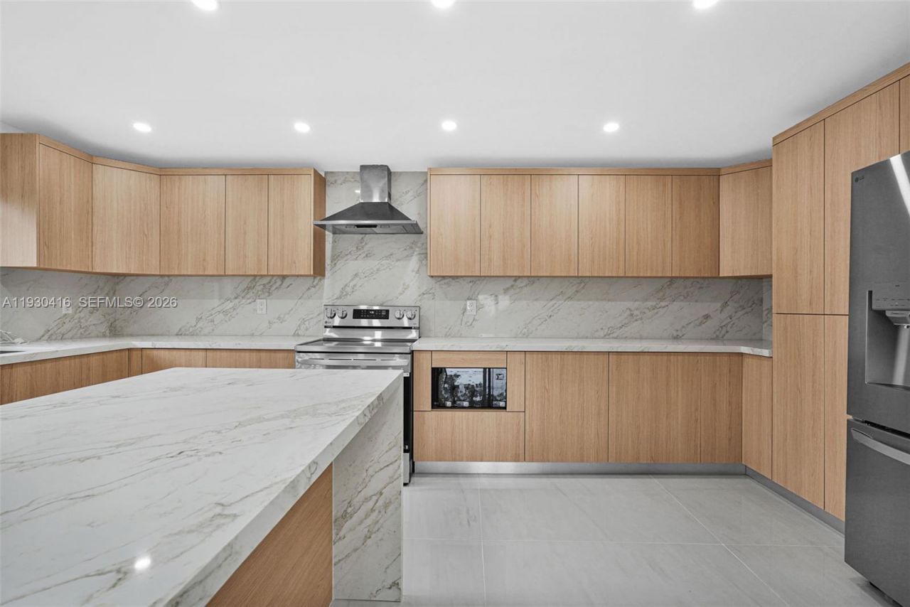 998 SW 11th St, Miami, FL 33129 Photo