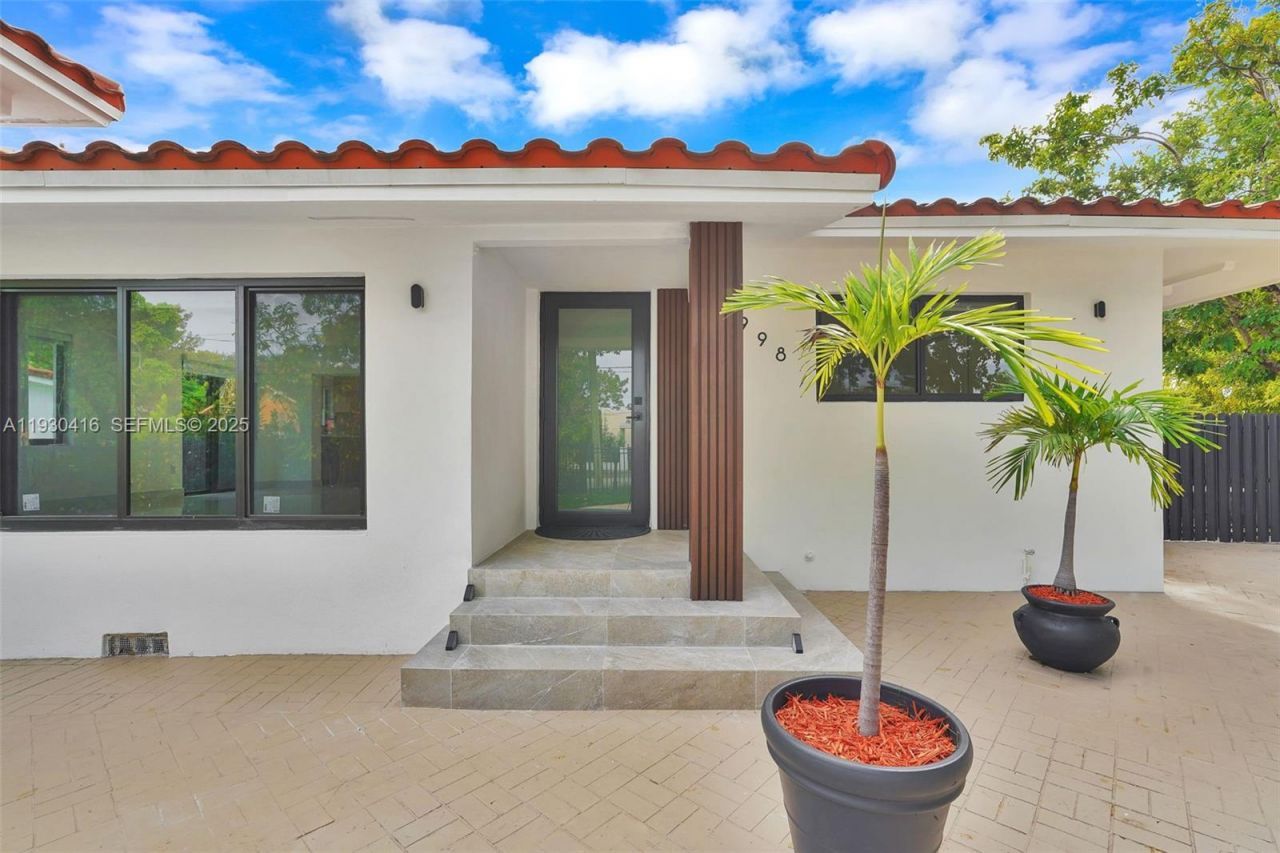 998 SW 11th St, Miami, FL 33129 Photo