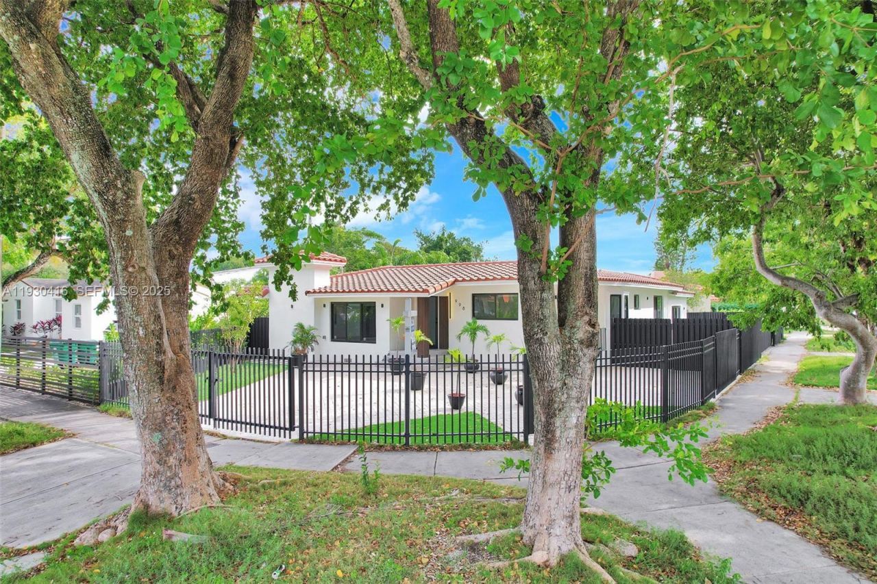 998 SW 11th St, Miami, FL 33129 Photo