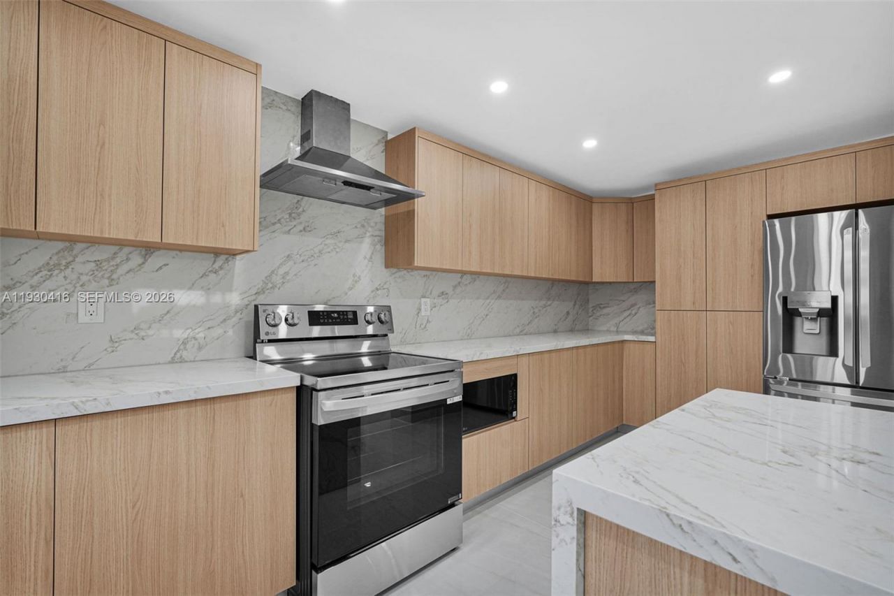 998 SW 11th St, Miami, FL 33129 Photo