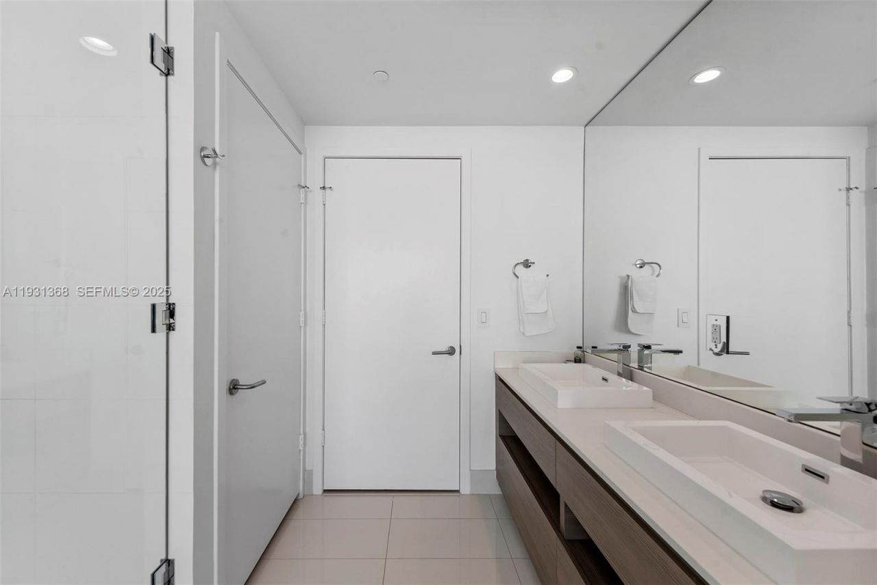 460 NE 28th St , Unit 3903, Miami, FL 33137 Photo