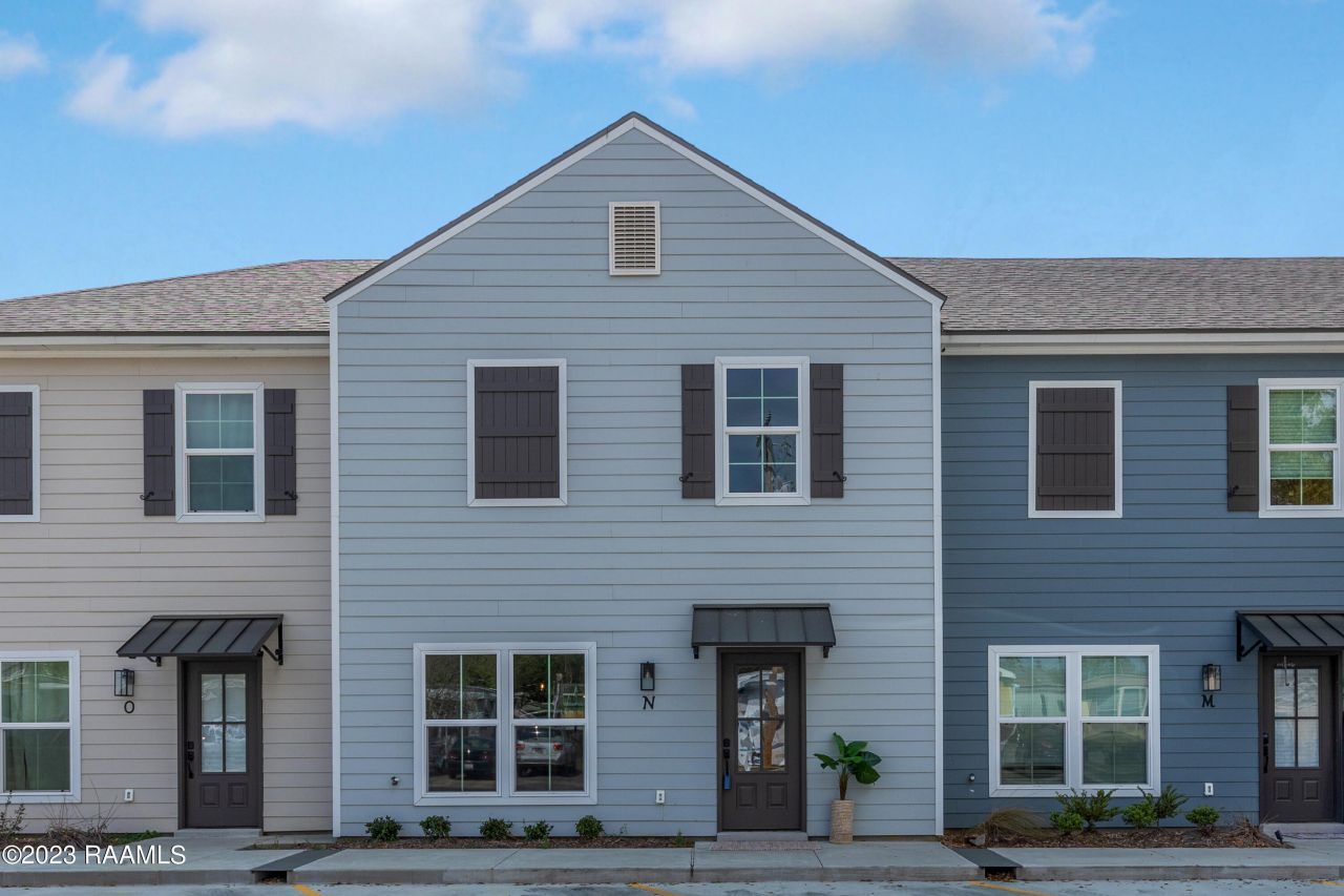 Lafayette Real Estate Company | Realtors in Lafayette, LA - Compass