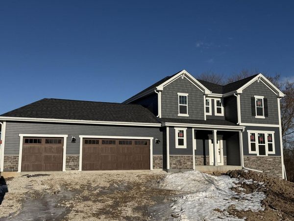 N74W17930 Mineral Dr, Menomonee Falls, WI 53051