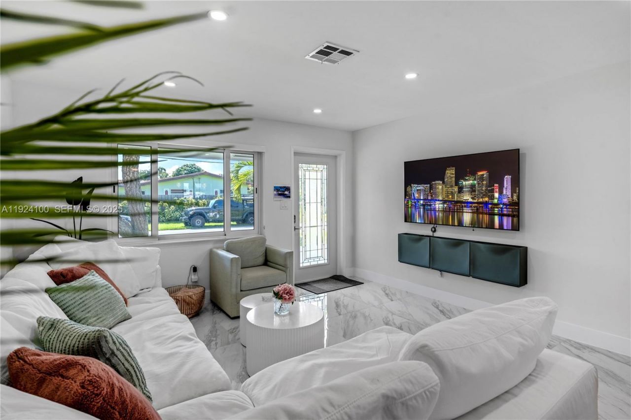 1730 NE 9th Ave, Fort Lauderdale, FL 33305 Photo