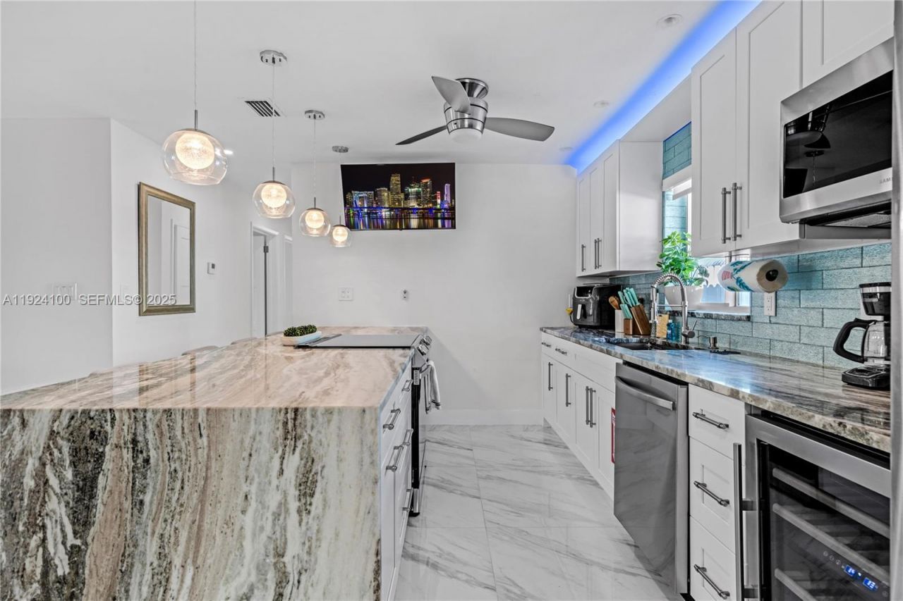 1730 NE 9th Ave, Fort Lauderdale, FL 33305 Photo