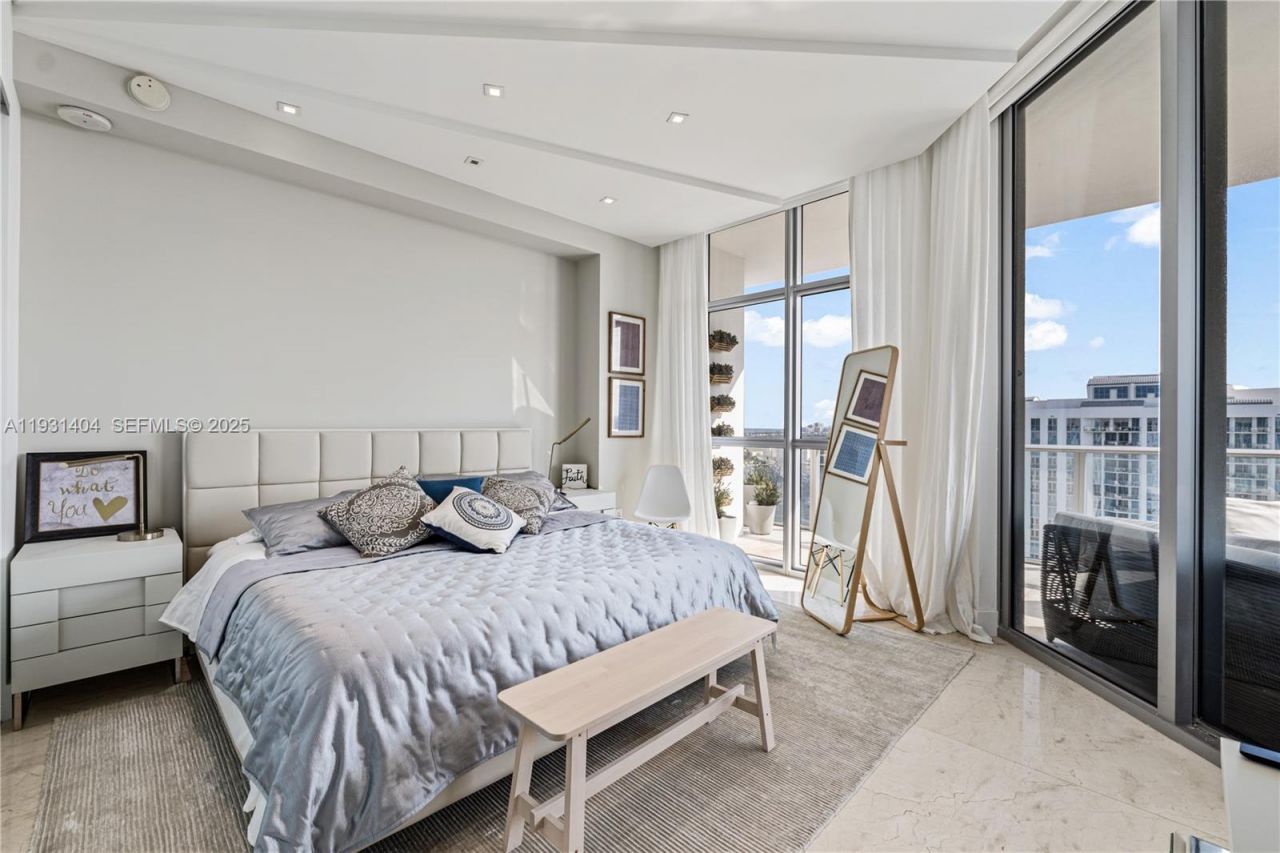 17301 Biscayne Blvd, Unit PH-5, North Miami Beach, FL 33160 Photo