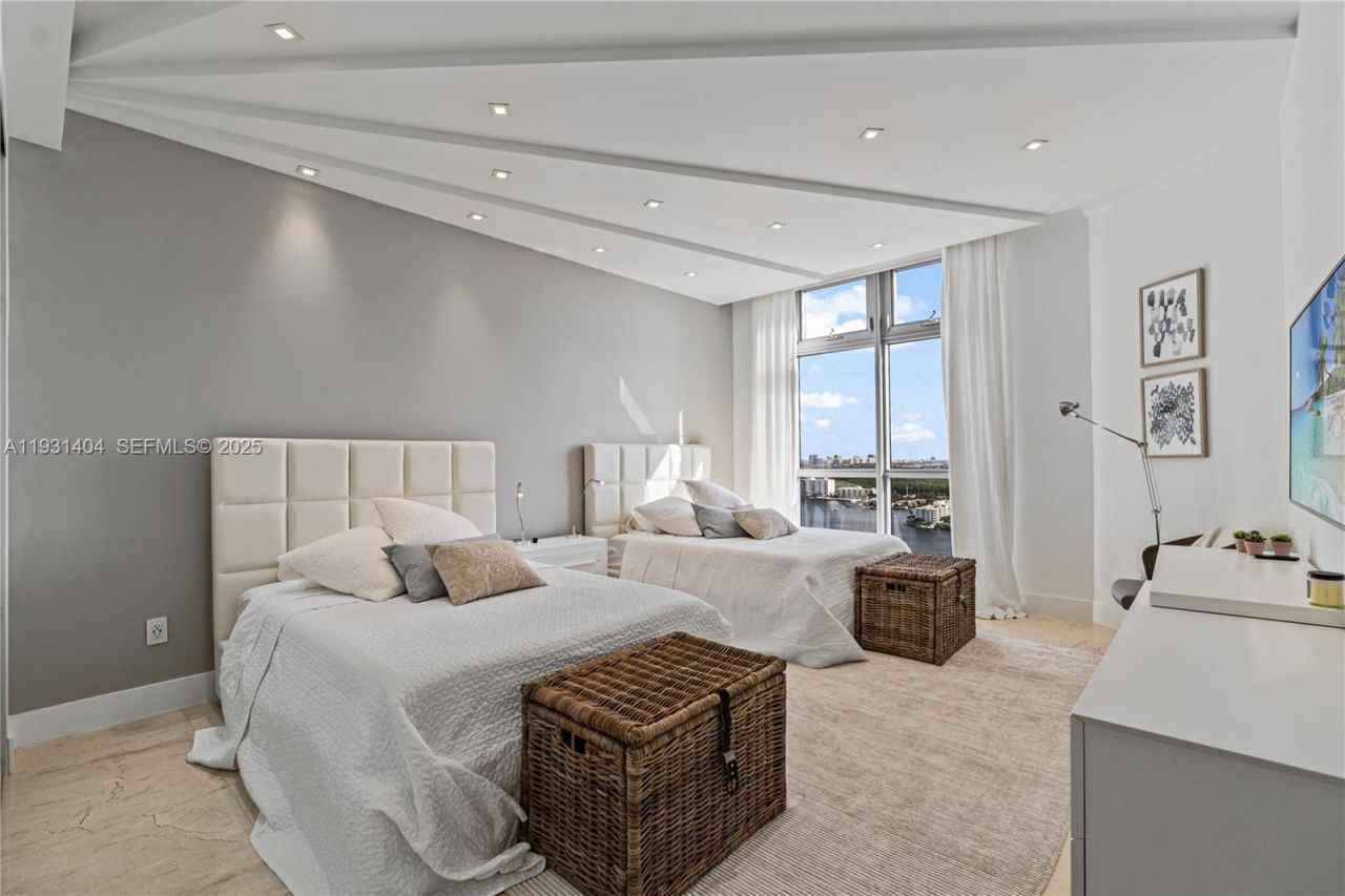 17301 Biscayne Blvd, Unit PH-5, North Miami Beach, FL 33160 Photo
